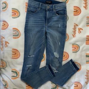 Express Ultimate Stretch Distressed Jean